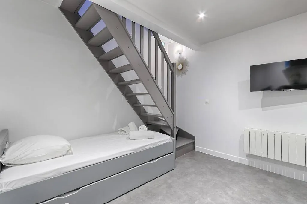Charming Apartment 1Br Batignolles Paris France