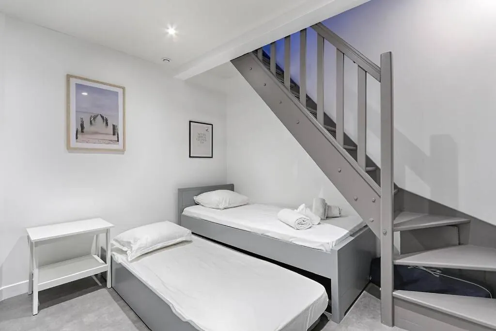 Charming Apartment 1Br Batignolles Paris 0*,  France