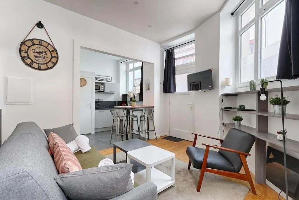 Charming Apartment 1Br Batignolles contacts