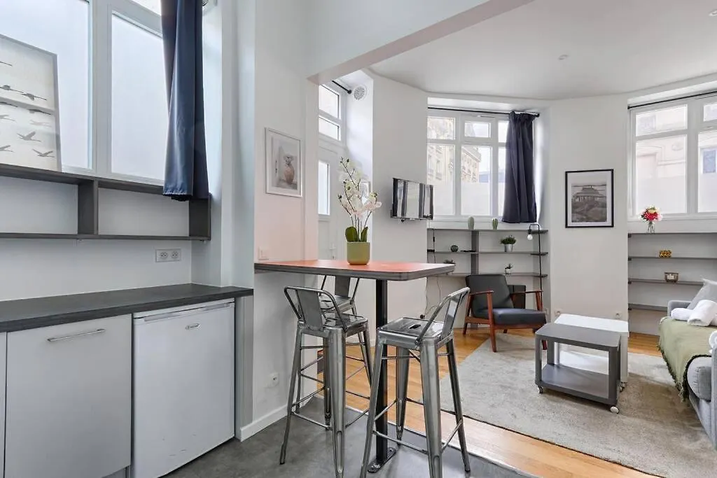 Charming Apartment 1Br Batignolles Paris França